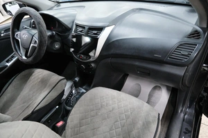 Седан Hyundai Solaris 2011 года, 759000 рублей, Омск