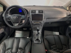 Седан Toyota Avensis 2009 года, 1049000 рублей, Красноярск