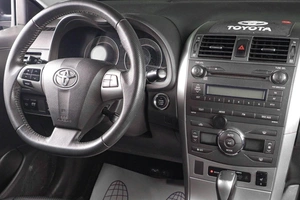 Седан Toyota Corolla 2011 года, 1269000 рублей, Тюмень