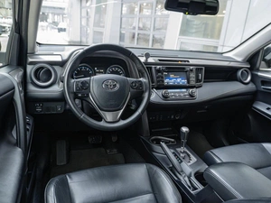 Внедорожник Toyota RAV4 2016 года, 2550000 рублей, Санкт-Петербург