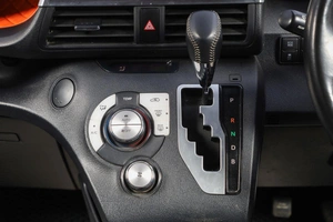 Минивэн Toyota Sienta 2020 года, 1899000 рублей, Новосибирск