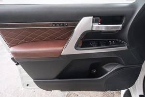 Внедорожник Toyota Land Cruiser 2017 года, 6349000 рублей, Красноярск