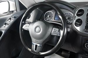 Внедорожник Volkswagen Tiguan 2013 года, 1349000 рублей, Тюмень