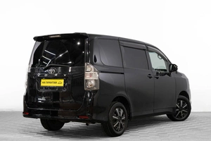 Минивэн Toyota Voxy 2007 года, 1089000 рублей, Барнаул