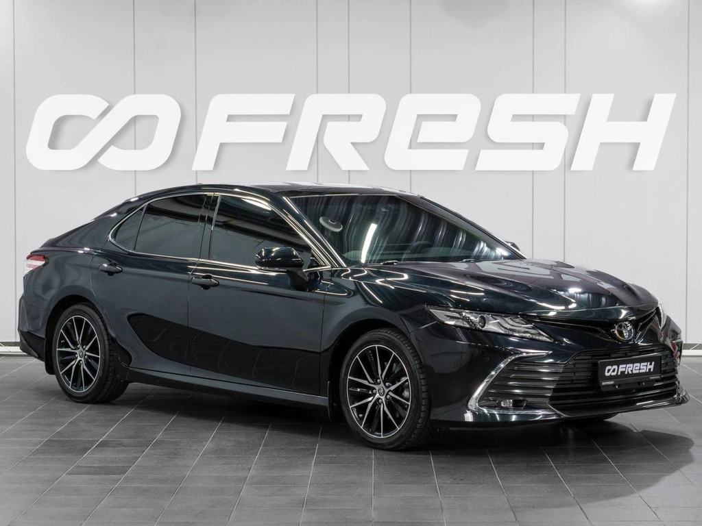 Седан Toyota Camry 2023 года, 4099000 рублей, Сургут