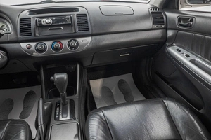 Седан Toyota Camry 2001 года, 689000 рублей, Барнаул