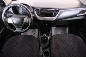 Седан Hyundai Solaris 2017 года, 839000 рублей, Омск