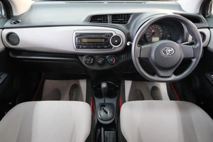 Хетчбэк Toyota Vitz 2011 года, 849000 рублей, Омск