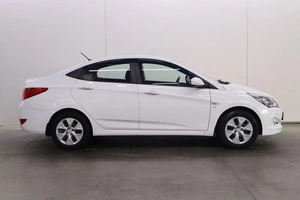 Седан Hyundai Solaris 2016 года, 985000 рублей, Брянск