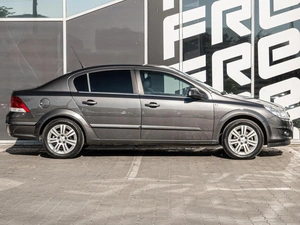 Седан Opel Astra 2012 года, 780000 рублей, Краснодар