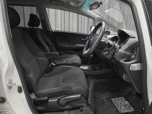 Хетчбэк Honda Fit 2013 года, 950000 рублей, Красноярск