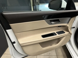 Седан Jaguar XF 2017 года, 2600000 рублей, Красноярск