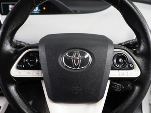 Лифтбек Toyota Prius 2016 года, 1735000 рублей, Тюмень