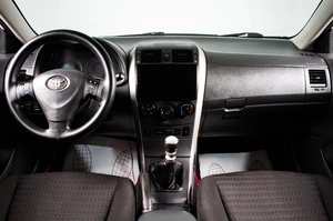 Седан Toyota Corolla 2009 года, 699000 рублей, Сургут