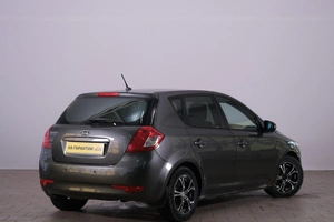 Хетчбэк Kia Ceed 2011 года, 569000 рублей, Омск