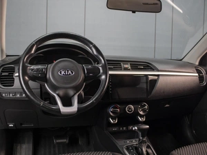 Седан Kia Rio 2018 года, 1402000 рублей, Омск