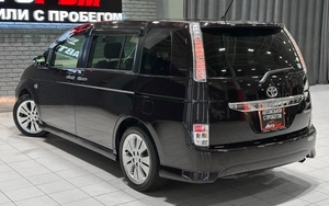 Минивэн Toyota Isis 2012 года, 1297000 рублей, Красноярск