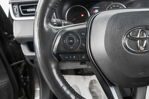 Внедорожник Toyota RAV4 2021 года, 3599000 рублей, Барнаул