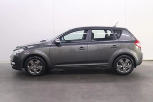Хэтчбек Kia Ceed 2010 года, 770000 рублей, Брянск