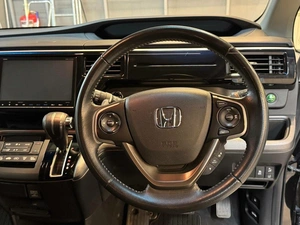 Минивэн Honda Stepwgn Spada 2017 года, 1897000 рублей, Красноярск