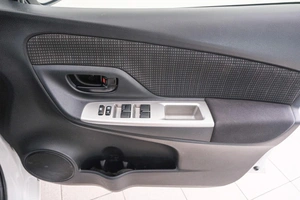 Хетчбэк Toyota Vitz 2016 года, 919000 рублей, Красноярск
