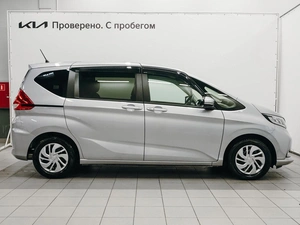 Минивэн Honda Freed 2022 года, 1872000 рублей, Красноярск