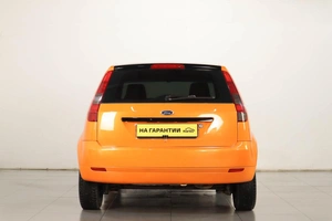 Хетчбэк Ford Fiesta 2005 года, 599000 рублей, Челябинск