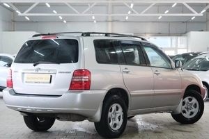 Внедорожник Toyota Highlander 2002 года, 989000 рублей, Омск