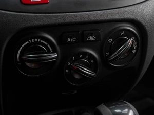 Хетчбэк Kia Rio 2011 года, 739000 рублей, Тюмень