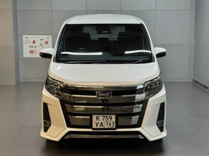 Минивэн Toyota Noah 2020 года, 2297000 рублей, Красноярск