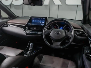 Внедорожник Toyota C-HR 2018 года, 2140000 рублей, Тюмень