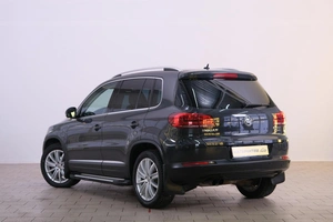 Внедорожник Volkswagen Tiguan 2015 года, 1849000 рублей, Омск