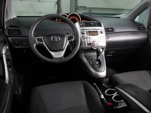Минивэн Toyota Verso 2011 года, 1299000 рублей, Воронеж