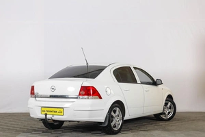 Седан Opel Astra 2012 года, 729000 рублей, Тюмень