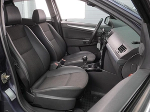 Хетчбэк Opel Astra 2011 года, 639000 рублей, Воронеж