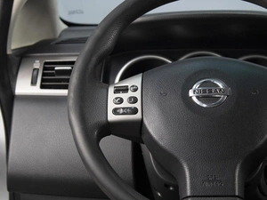 Хетчбэк Nissan Tiida 2011 года, 660000 рублей, Омск