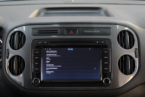 Внедорожник Volkswagen Tiguan 2015 года, 1849000 рублей, Омск