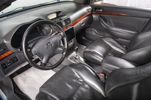 Седан Toyota Avensis 2005 года, 949000 рублей, Томск