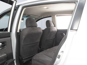 Хетчбэк Nissan Tiida 2011 года, 800000 рублей, Омск