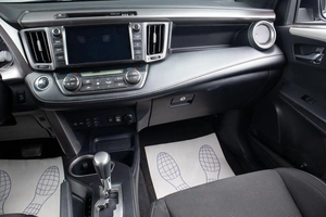 Внедорожник Toyota RAV4 2018 года, 2799000 рублей, Оренбург