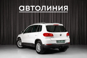 Внедорожник Volkswagen Tiguan 2011 года, 1150000 рублей, Красноярск