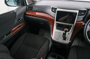 Минивэн Toyota Vellfire 2010 года, 2389000 рублей, Красноярск