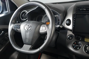 Внедорожник Toyota RAV4 2011 года, 1399000 рублей, Тюмень