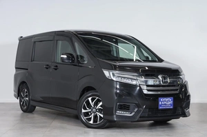 Минивэн Honda Stepwgn Spada 2017 года, 1999000 рублей, Новосибирск