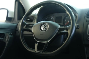 Седан Volkswagen Polo 2016 года, 889000 рублей, Омск