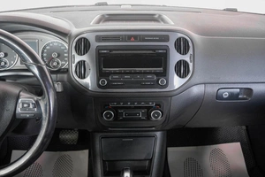 Внедорожник Volkswagen Tiguan 2011 года, 1189000 рублей, Кемерово