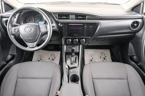 Седан Toyota Corolla 2018 года, 1749000 рублей, Красноярск