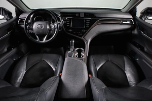 Седан Toyota Camry 2018 года, 2799000 рублей, Сургут