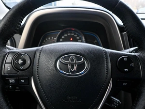 Внедорожник Toyota RAV4 2014 года, 1990000 рублей, Волгоград