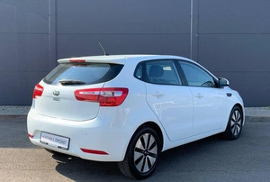 Хетчбэк Kia Rio 2014 года, 925000 рублей, Солонцы